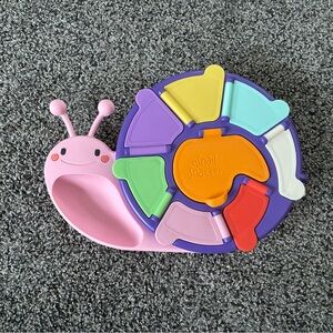 BoBaby Snack Buddies Baby Portable Snail Snacker Box